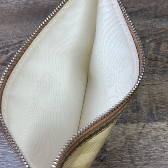 BURBERRY Gold/Lime Supernova Check Vinyl and Leather
Lawrence Snap Pouch - Picture 7 of 12